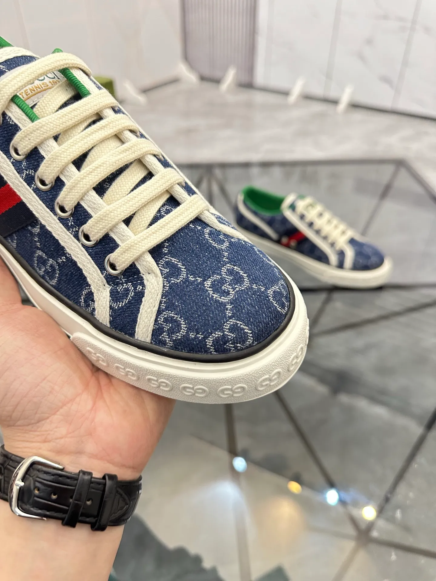 Men's shoes: 💰P360¥ Product trademark: Gucci* "Gucci*" low-cut casual shoes Regular size: 38-44 (can be customized to 45.46.) Product materials: Original material from the upper counter, breathable lining, original outsole. Number: 661